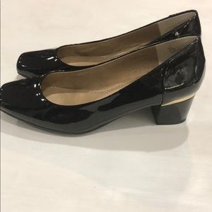 Me Too size 9 1/2 black